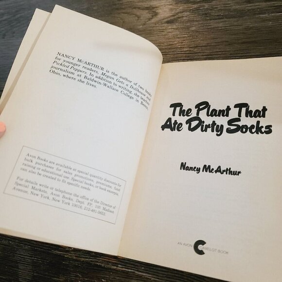 Vintage 80s The Plant That Ate Dirty Socks Nancy McArthur Book Paperback - Picture 5 of 6